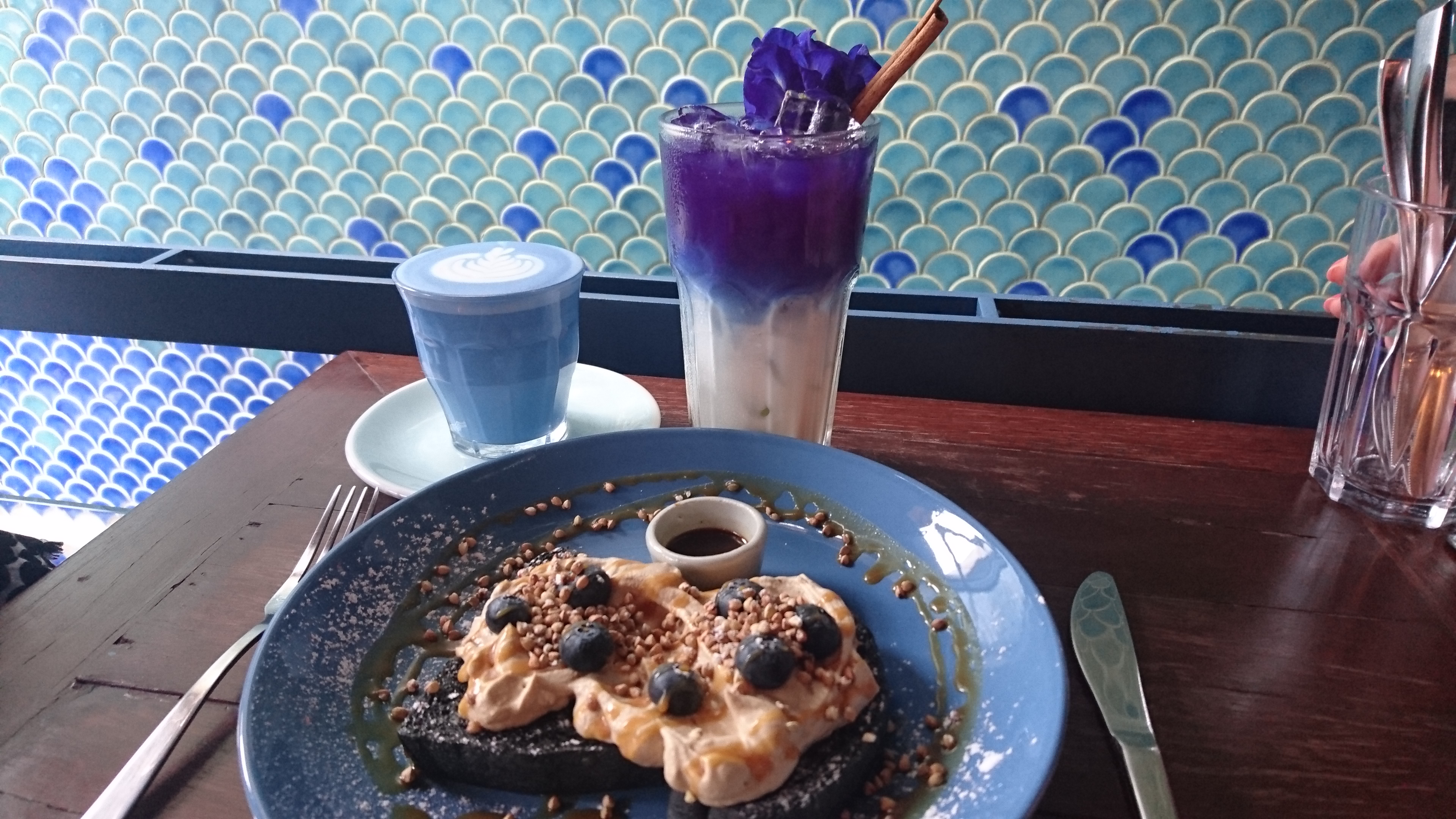 Blue Whale Cafe(ブルーホエールカフェ）