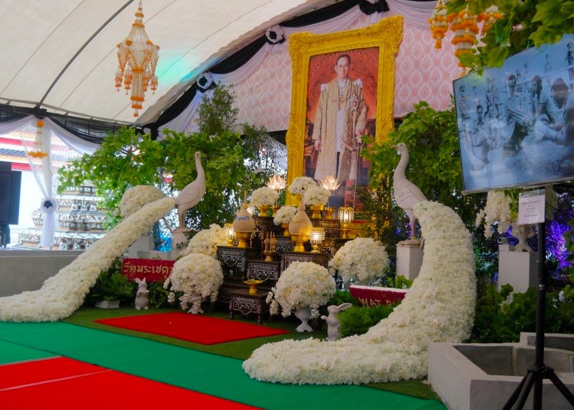 １０月２５日〜２９日にプミポン前国王陛下の葬儀が執り行われることが発表